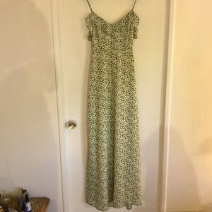 Light fresh sumner dress with yellow and creamy/white daisies print.